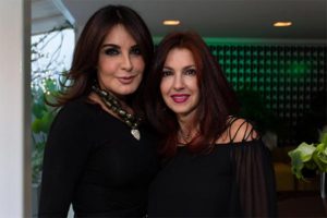 La cantante Kiara y Camila Salinas